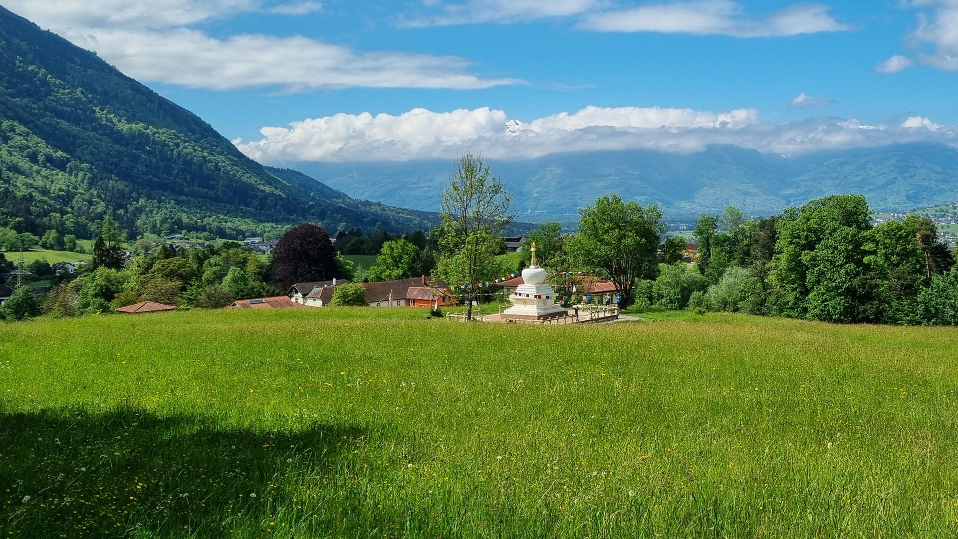 Fotostrecke Mein Europa 34: Buddistisches Kloster mit Stupa in Frastanz, Vorarlberg, Österreich